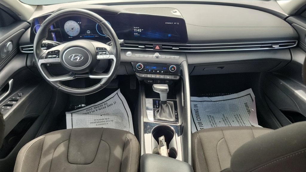 Used 2023 Hyundai Elantra SEL w/ Convenience Package FWD image 11