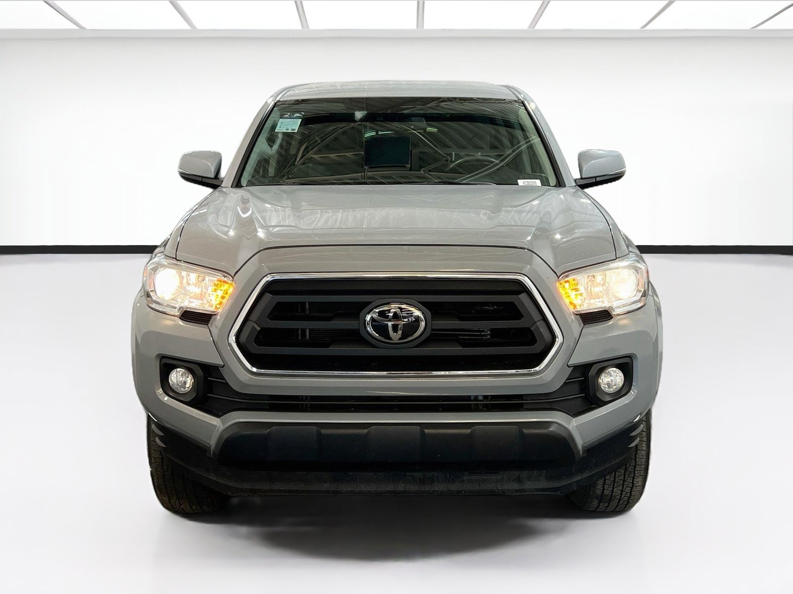 Used 2020 Toyota Tacoma SR5 w/ Technology Package AWD/4WD image 2