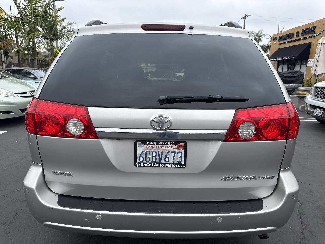 Used 2009 Toyota Sienna XLE Limited FWD image 4