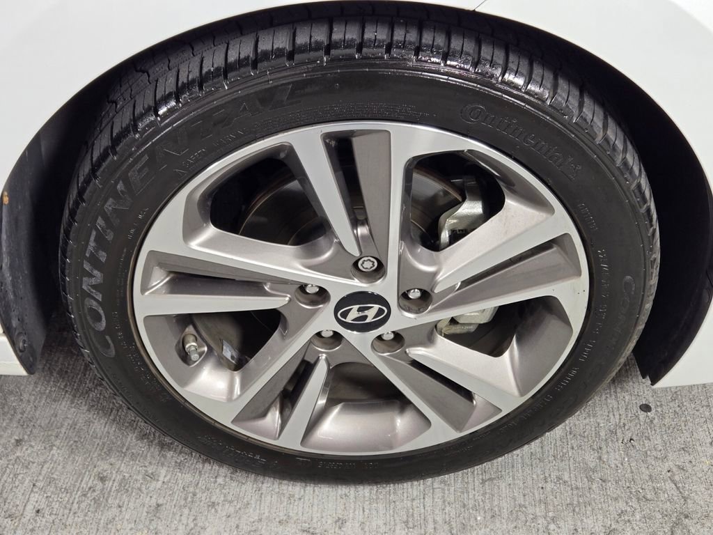 Used 2017 Hyundai Elantra Limited FWD image 10