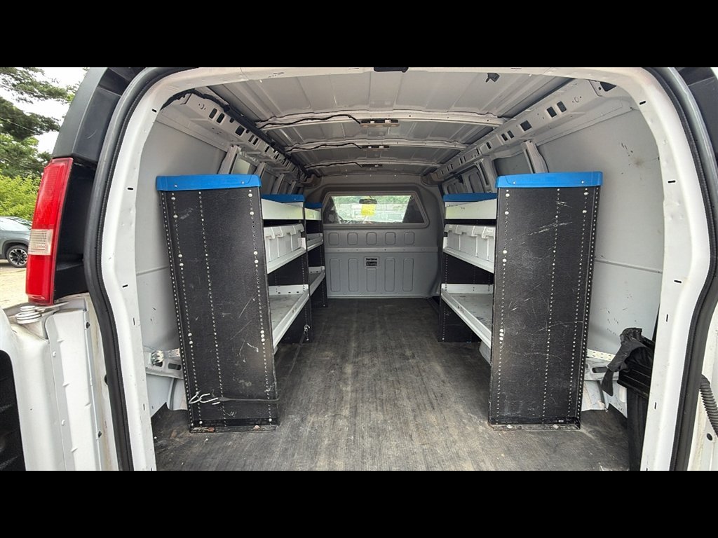 Used 2017 Chevrolet Express 2500 RWD image 19