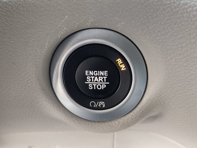 Used 2024 Chrysler Pacifica Touring-L FWD image 19