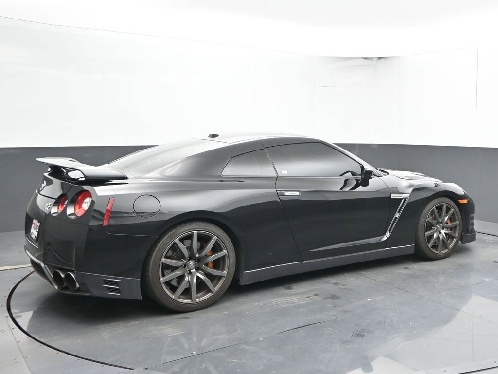 Used 2014 Nissan GT-R Premium image 10