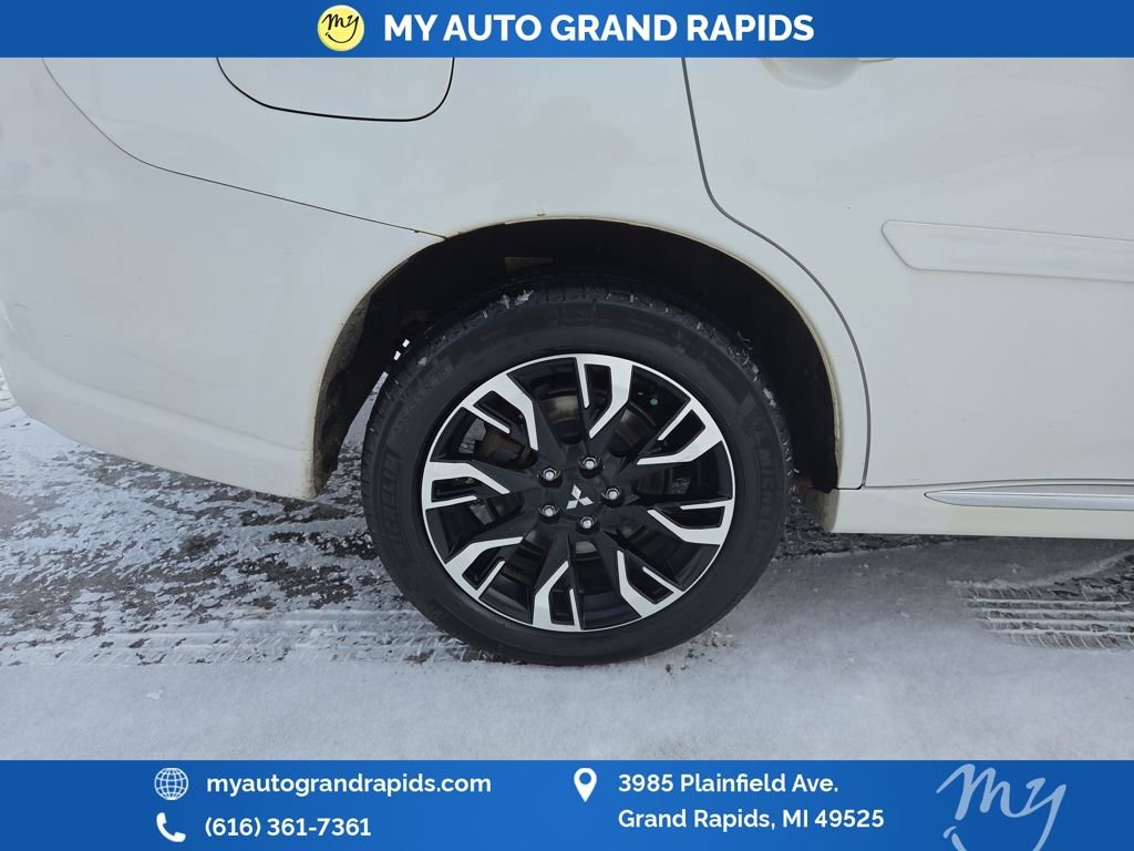 Used 2018 Mitsubishi Outlander SEL image 33