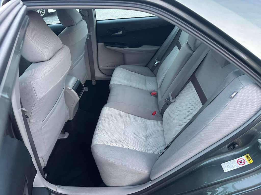 Used 2014 Toyota Camry L image 21