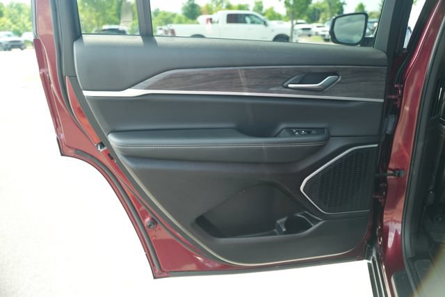 Used 2022 Jeep Grand Cherokee L Limited AWD/4WD image 16