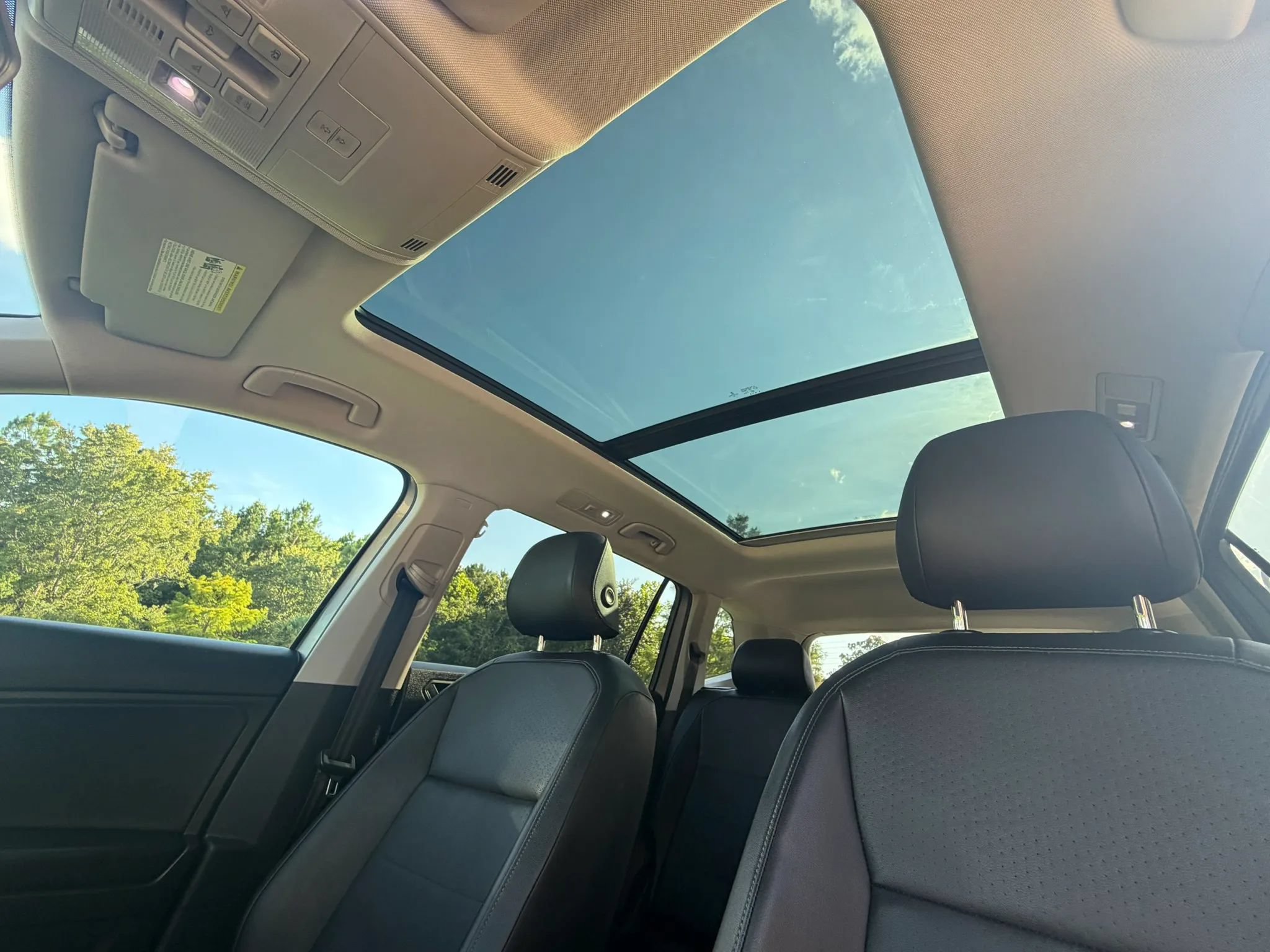 Used 2019 Volkswagen Tiguan SE w/ Panoramic Sunroof Package FWD image 31