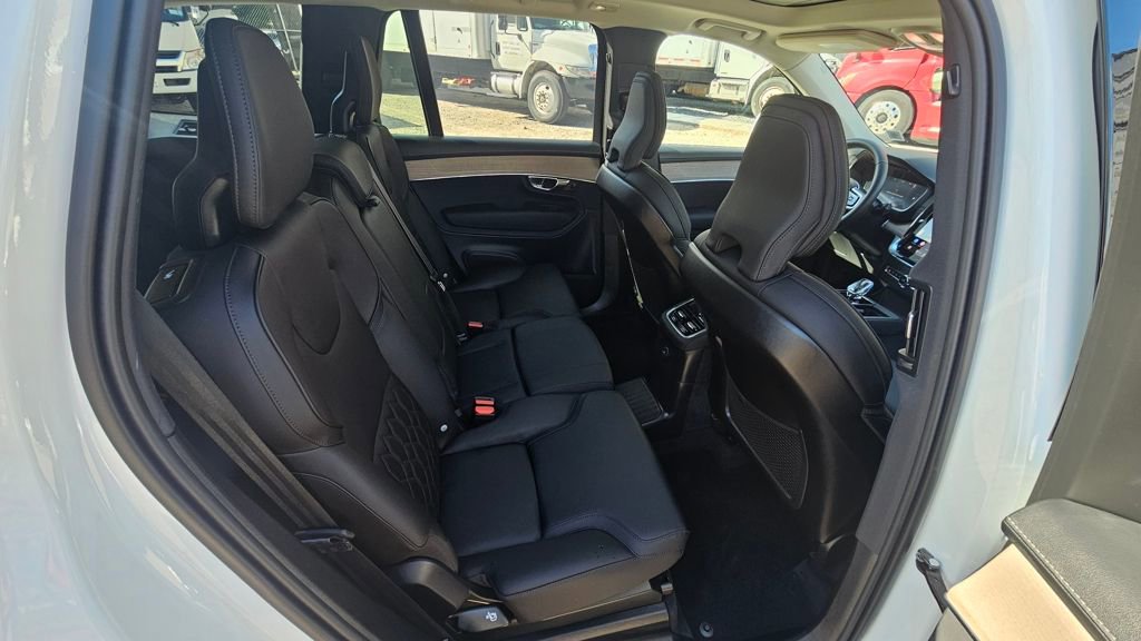 Certified 2025 Volvo XC90 T8 Plus w/ Protection Package Premier image 10