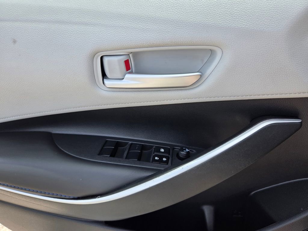 Used 2020 Toyota Corolla SE FWD image 21