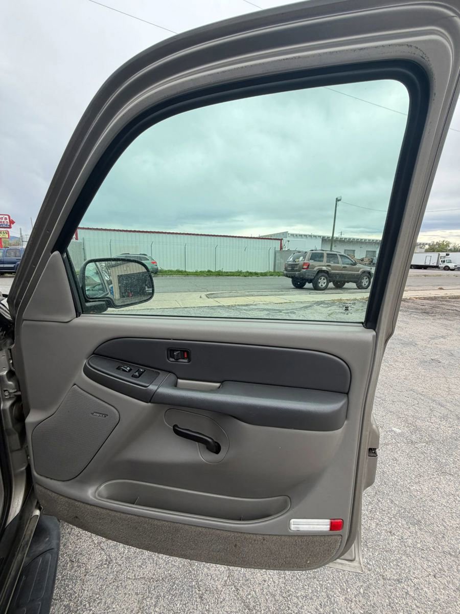 Used 2003 Chevrolet Suburban LS w/ LS Preferred Equipment Group image 16