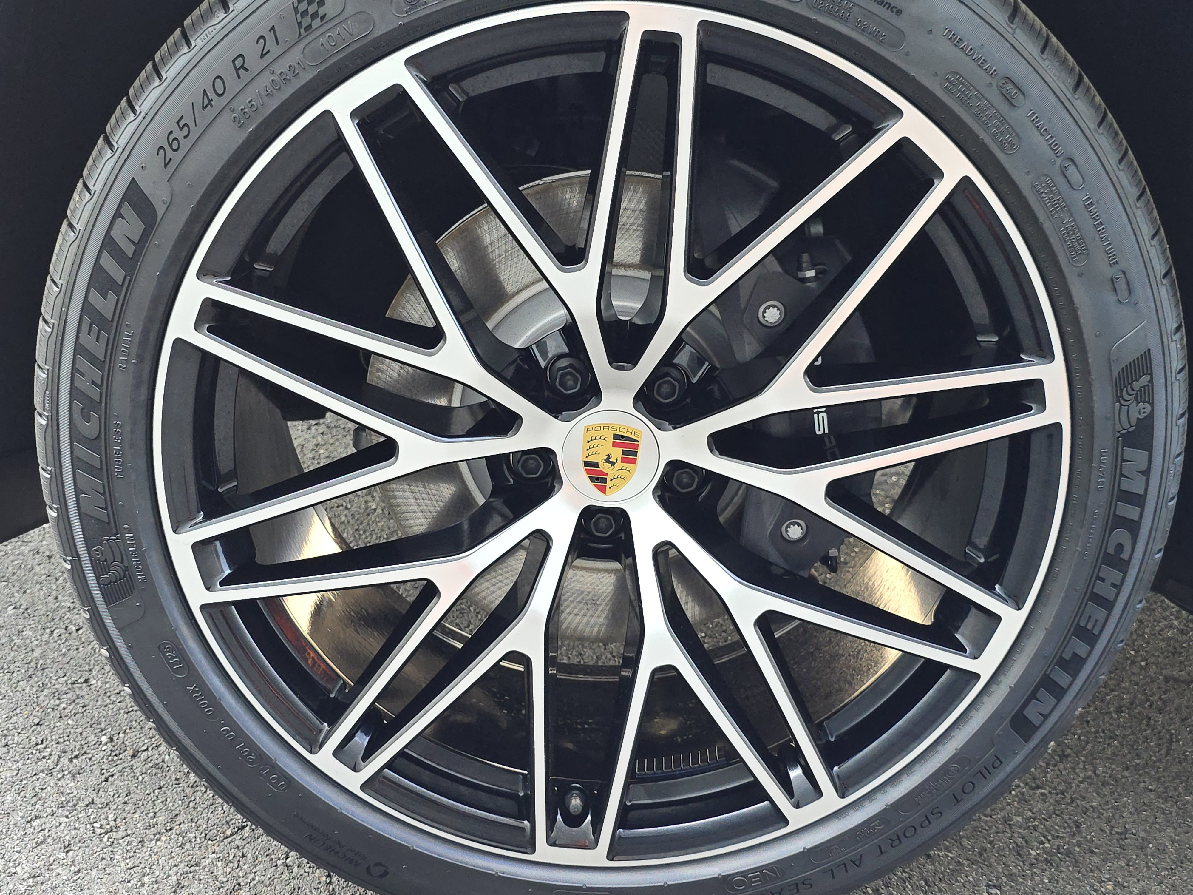 New 2025 Porsche Macan image 12