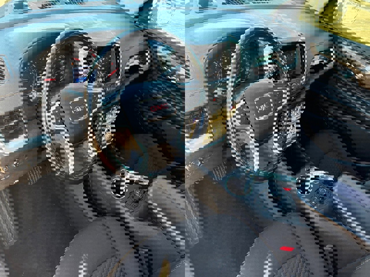 Used 2020 GMC Terrain SLE w/ Driver Convenience Package image 16