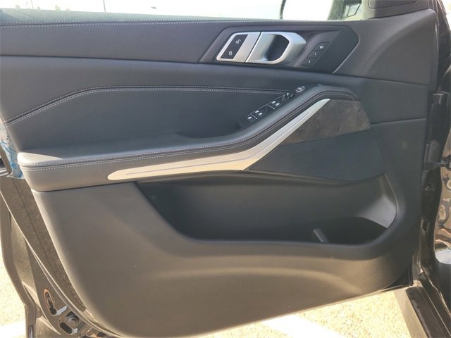 Used 2022 BMW X5 xDrive40i w/ M Sport Package image 18