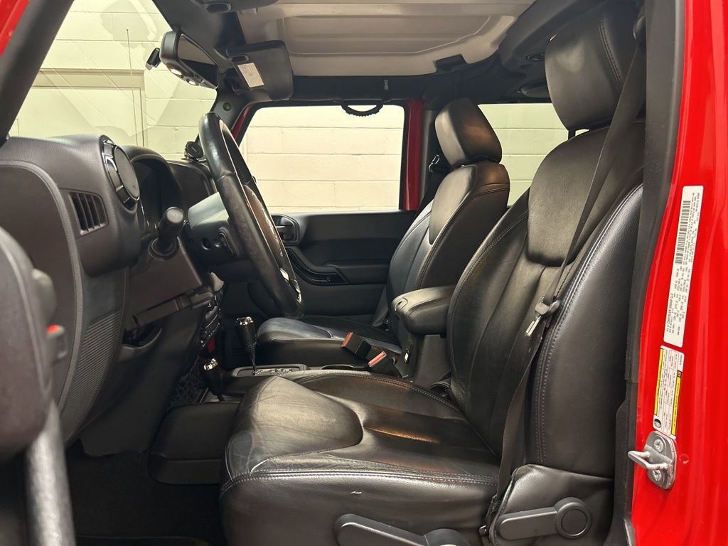 Used 2014 Jeep Wrangler Unlimited Sahara AWD/4WD image 5