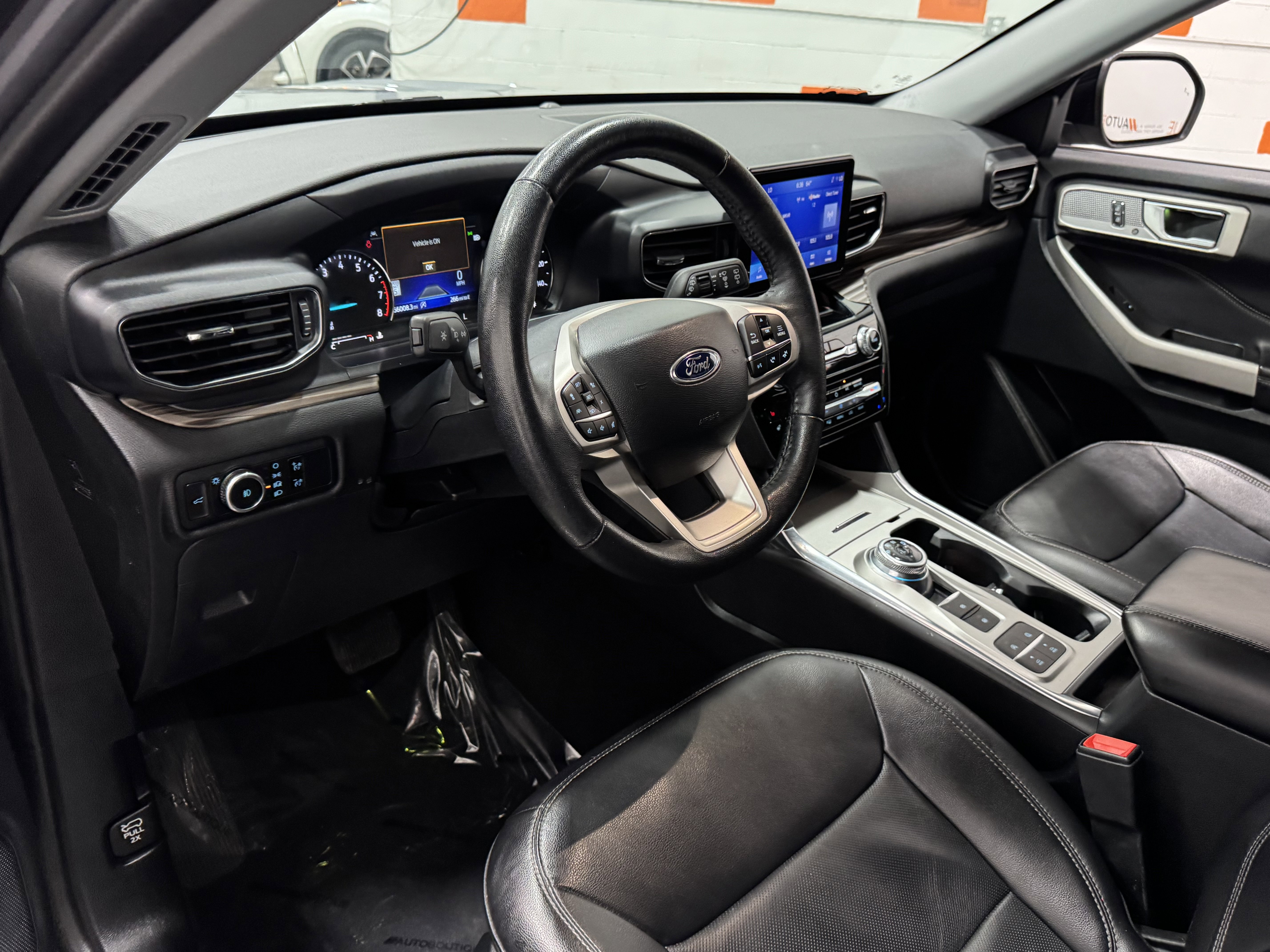 Used 2024 Ford Explorer Limited image 7