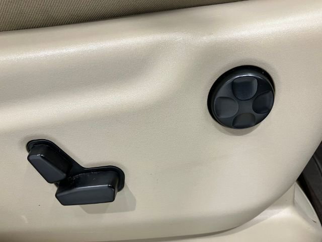 Used 2017 Jeep Grand Cherokee Overland w/ Jeep Active Safety Group image 54