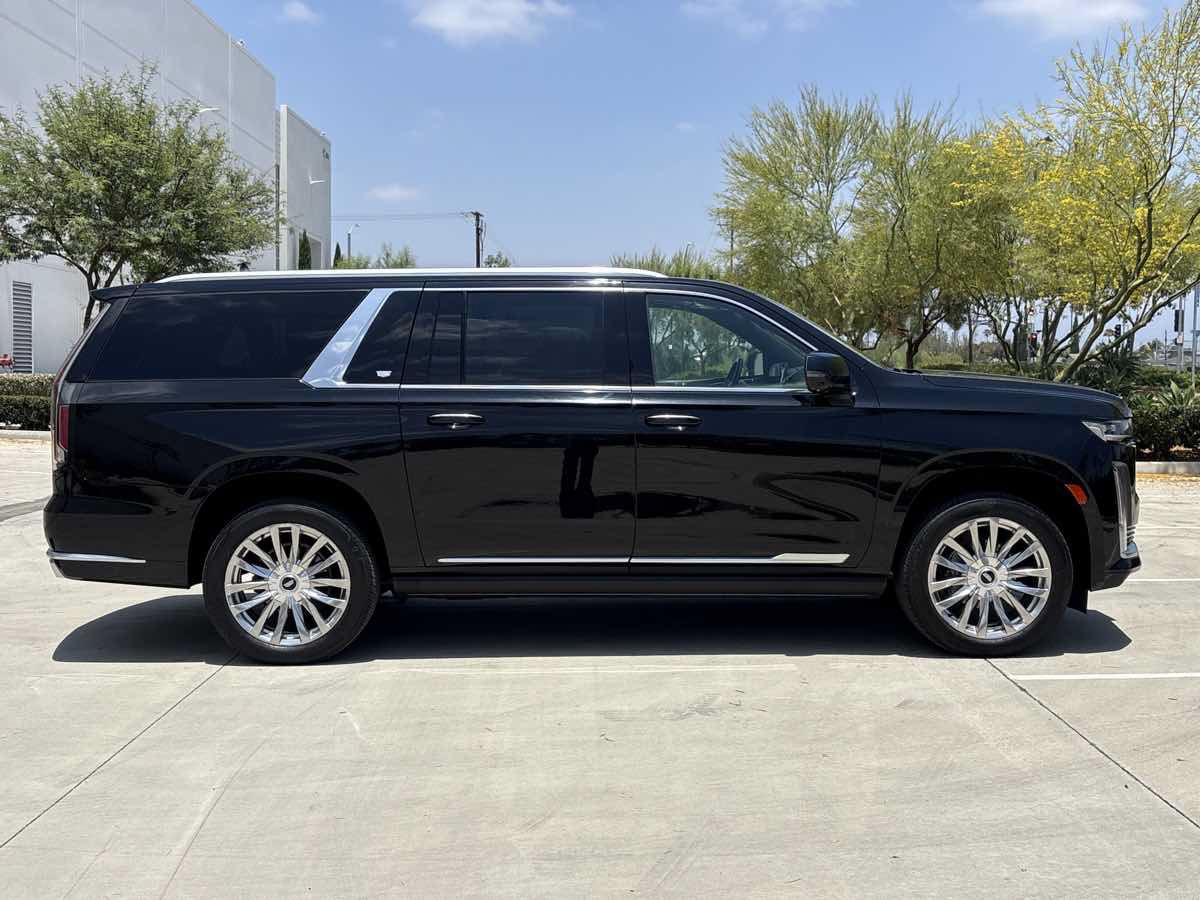 Used 2021 Cadillac Escalade ESV Premium Luxury w/ Driver Assist Tech Package RWD image 3