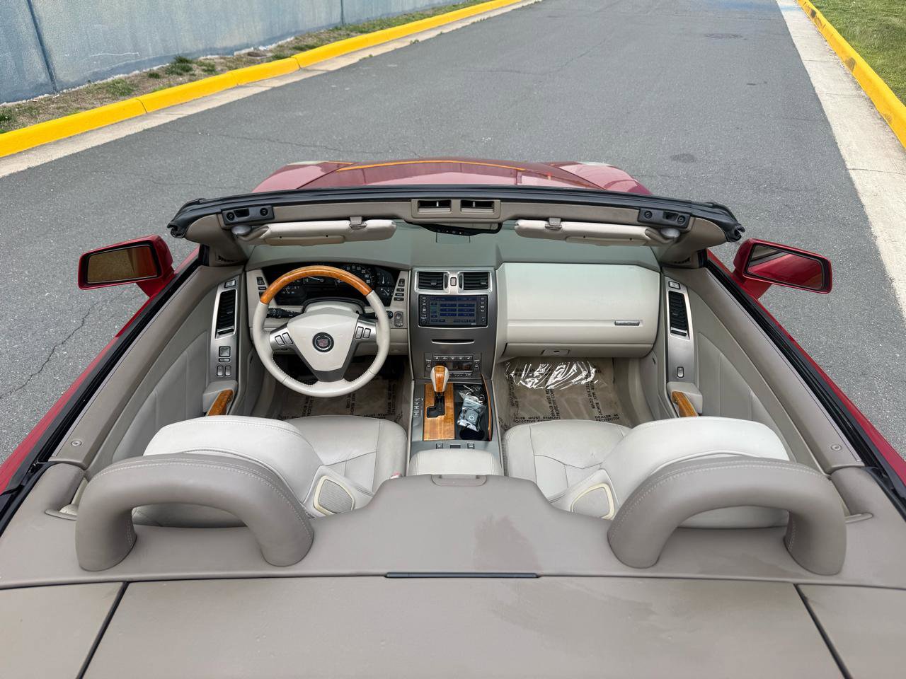 Used 2004 Cadillac XLR RWD image 32