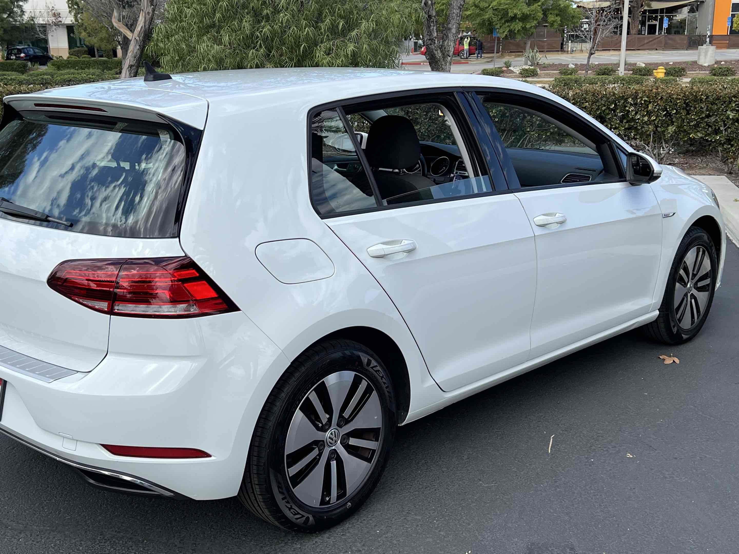 Used 2019 Volkswagen e-Golf SE w/ Driver Assistance Package image 46