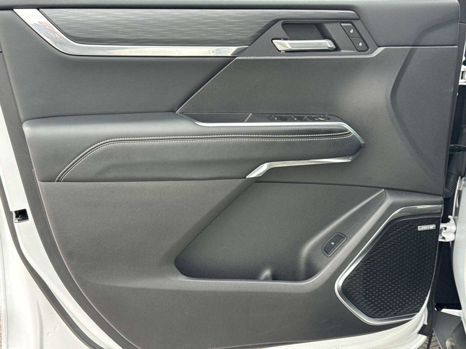 Used 2025 GMC Acadia Elevation image 16