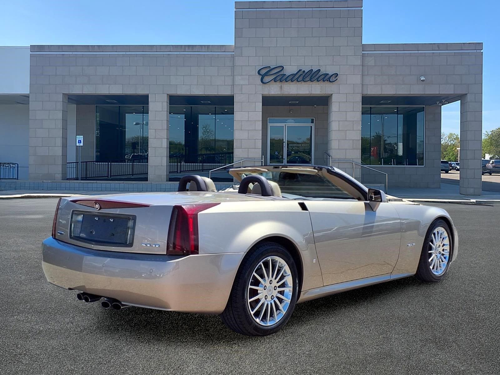 Used 2008 Cadillac XLR RWD image 6