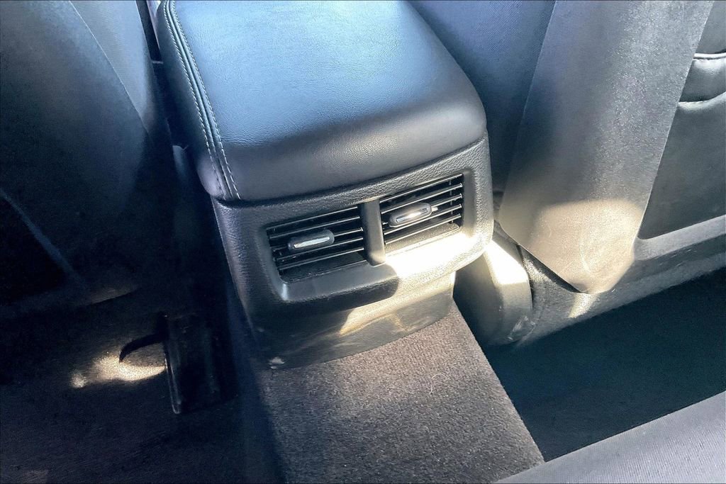 Used 2018 Dodge Challenger SXT RWD image 32