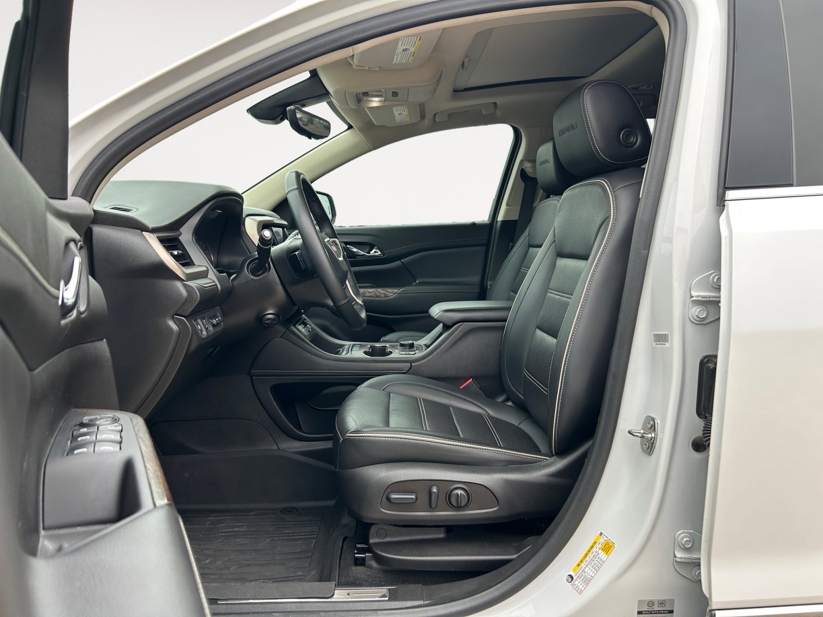 Used 2023 GMC Acadia Denali w/ Denali Ultimate Package image 23