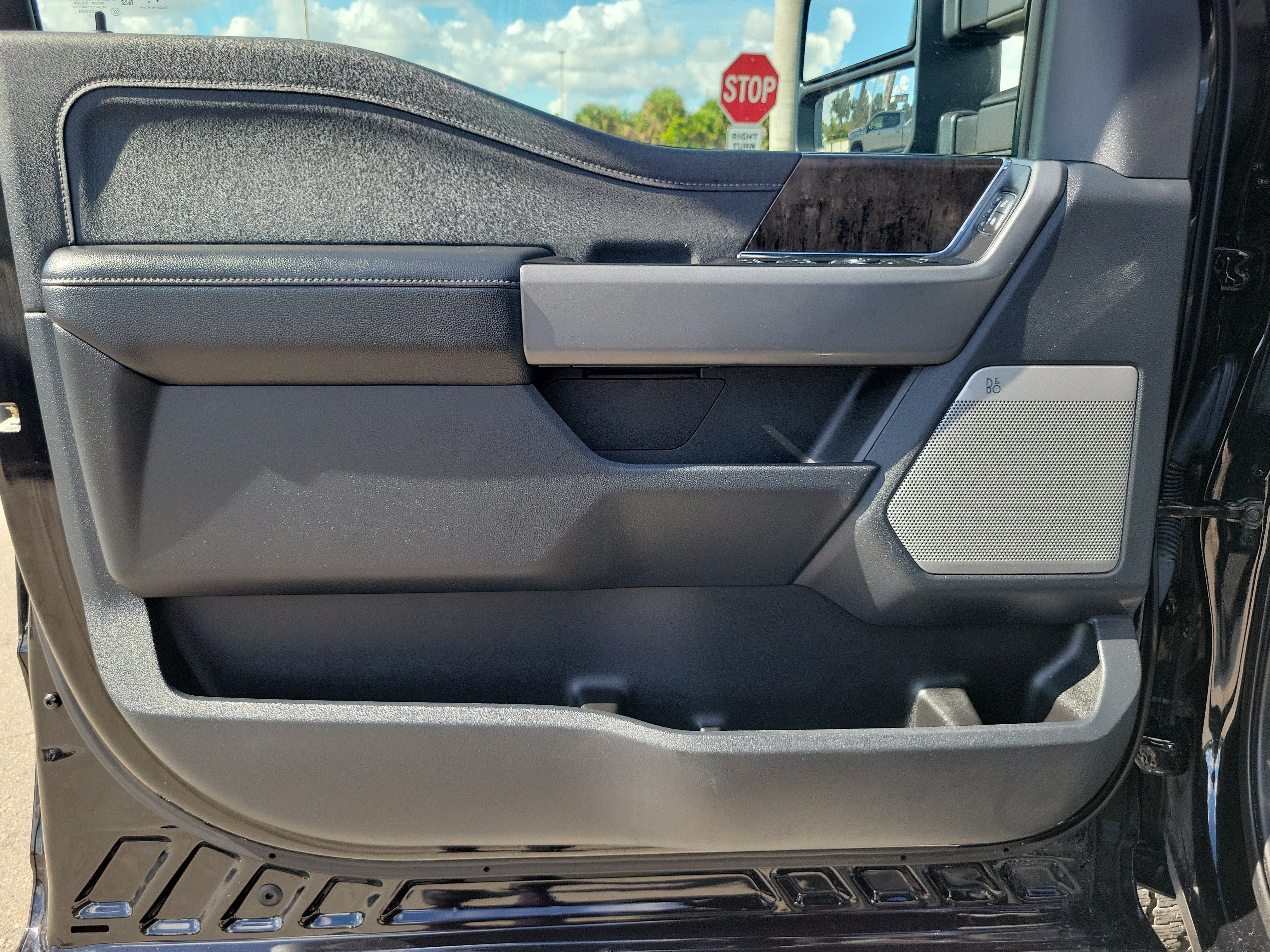 Used 2024 Ford F250 Lariat w/ Lariat Ultimate Package AWD/4WD image 23