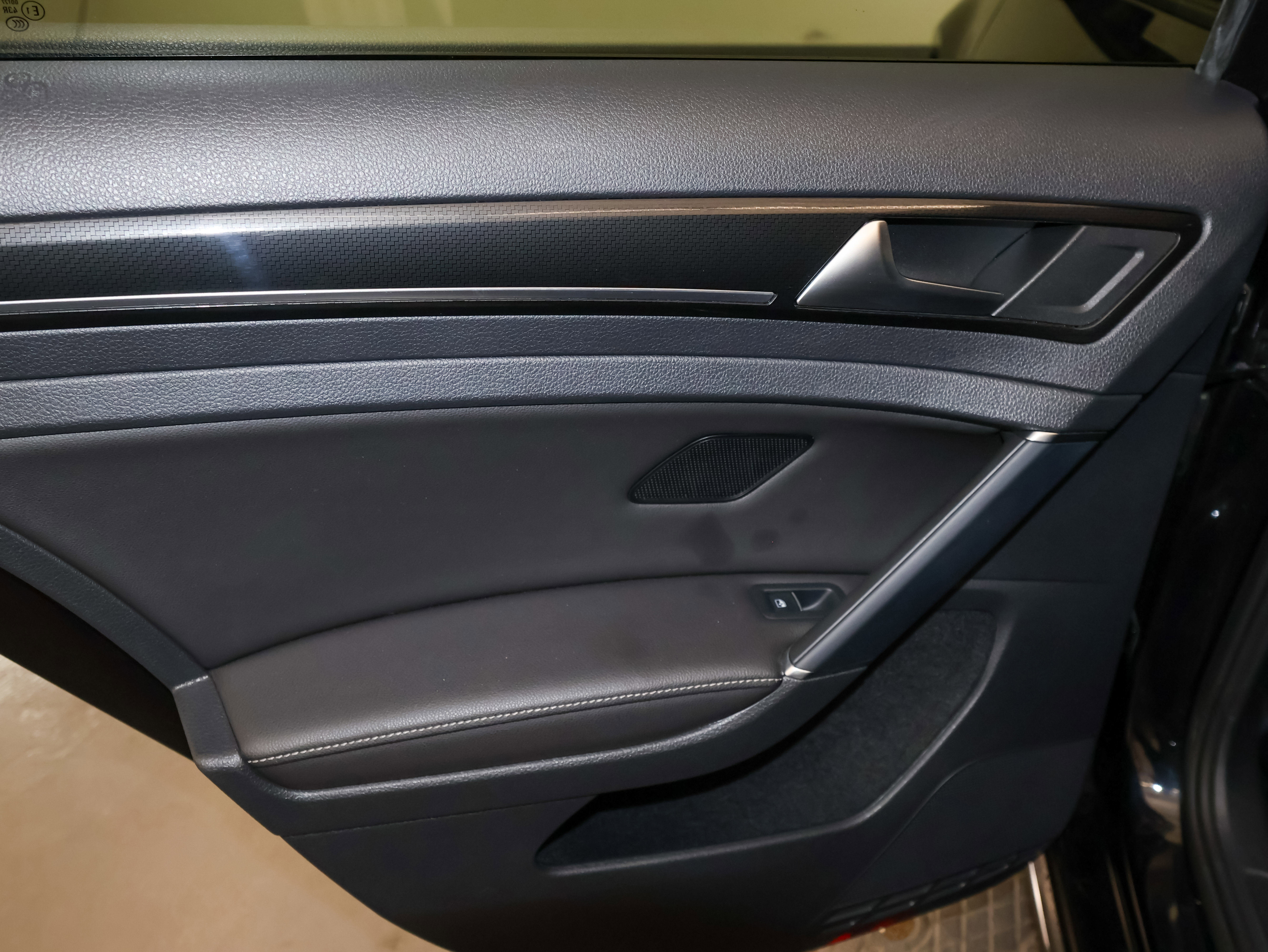 Used 2019 Volkswagen Golf R 4-Door image 23