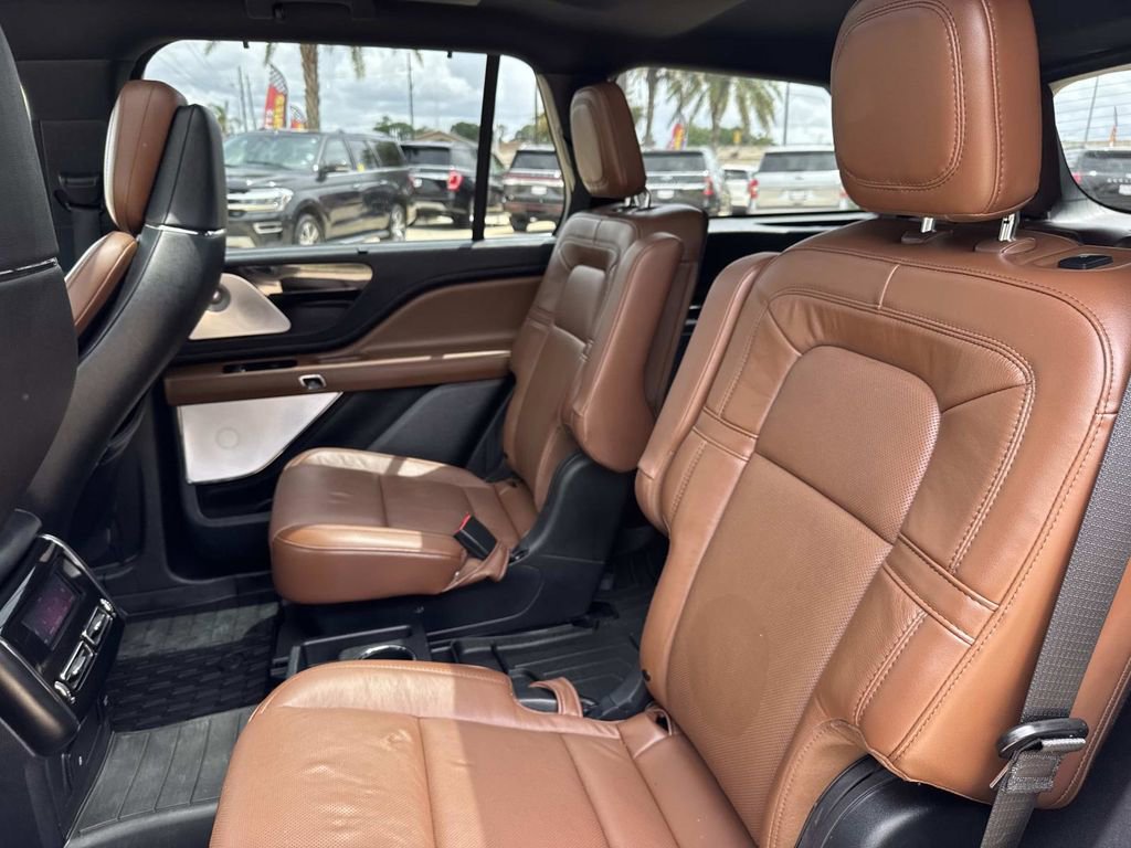 Used 2023 Lincoln Aviator Grand Touring w/ Equipment Group 301A AWD/4WD image 17