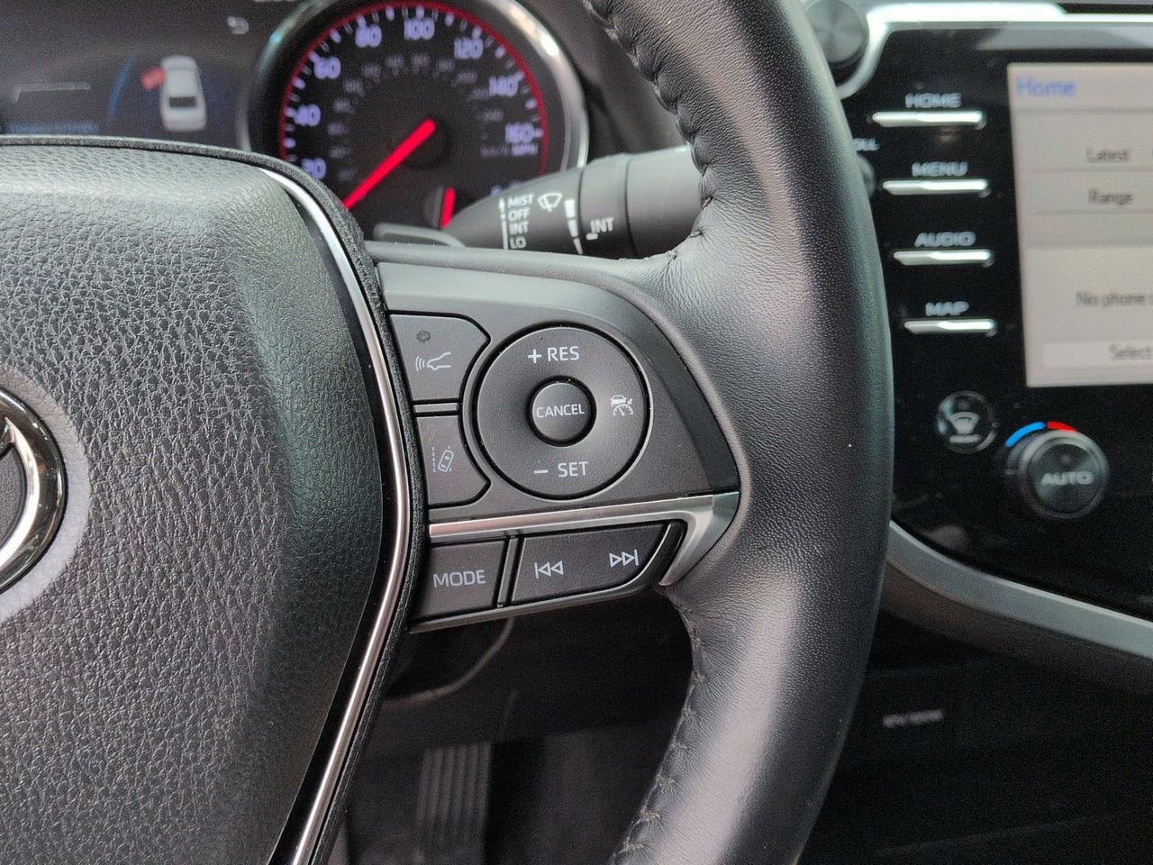 Used 2019 Toyota Camry XSE FWD image 13