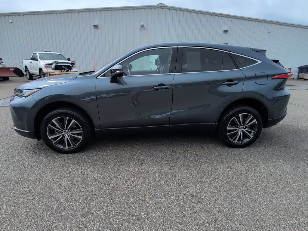 Certified 2023 Toyota Venza LE AWD/4WD image 3