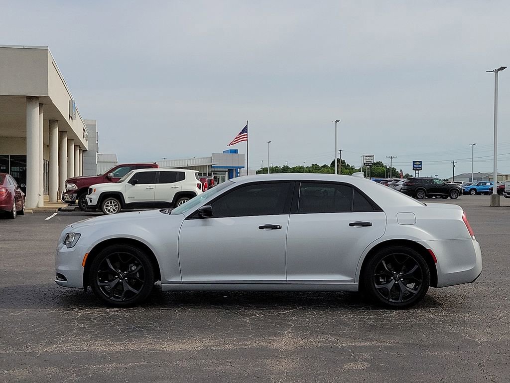 Used 2022 Chrysler 300 Touring w/ Sport Appearance Package RWD image 3