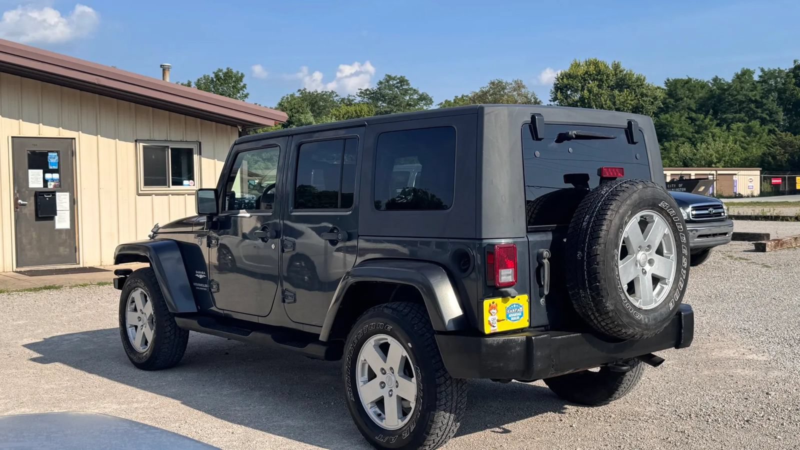 Used 2007 Jeep Wrangler Unlimited Sahara w/ Dual Top Group AWD/4WD image 13