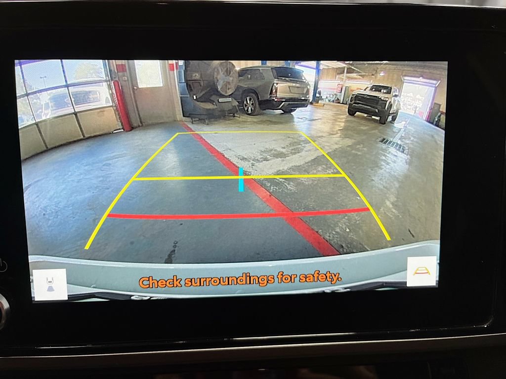 Used 2025 Toyota Camry SE FWD image 14