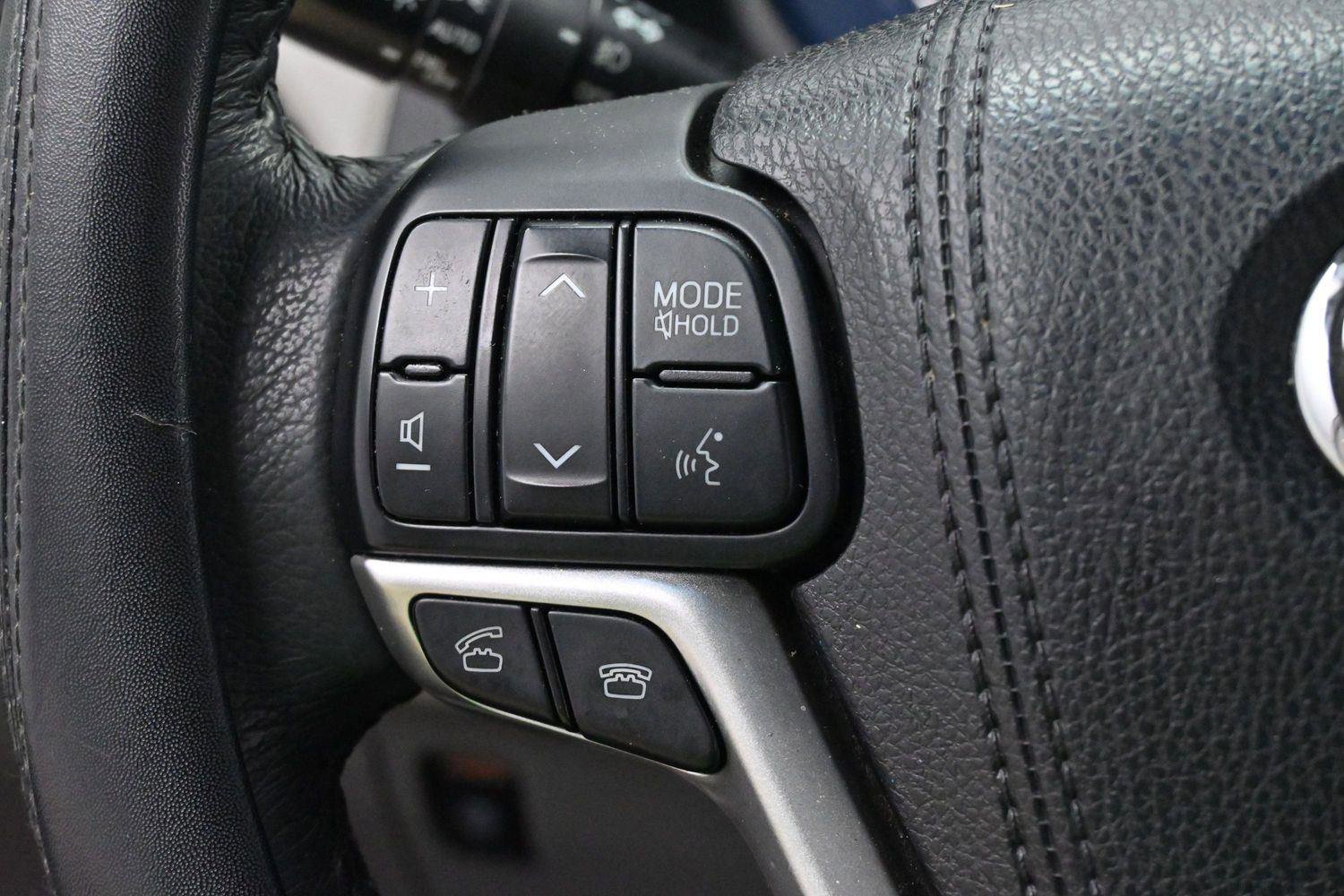 Used 2017 Toyota Sienna XLE w/ XLE Navigation Package FWD image 20