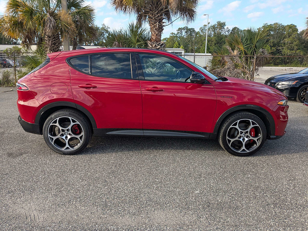 Used 2024 Alfa Romeo Tonale Veloce w/ Active Assist Package AWD/4WD image 3