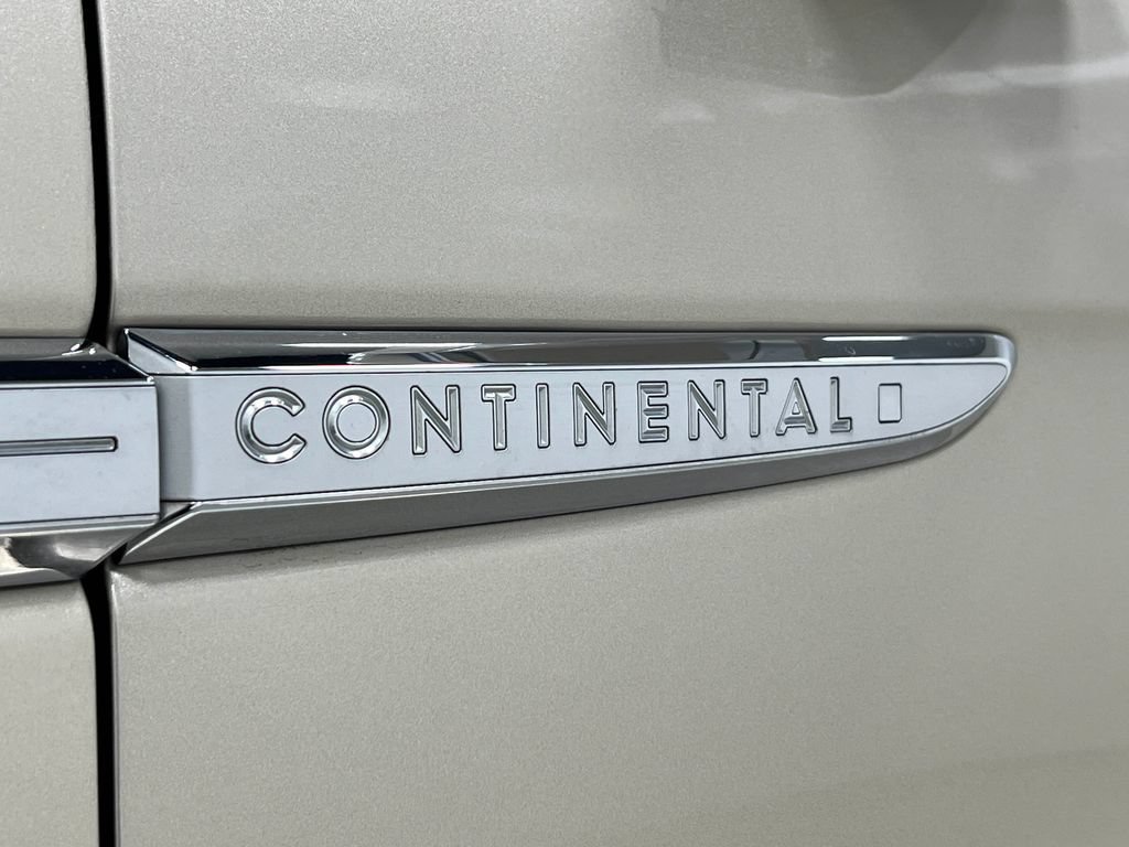 Used 2017 Lincoln Continental Select w/ Climate Package FWD image 42