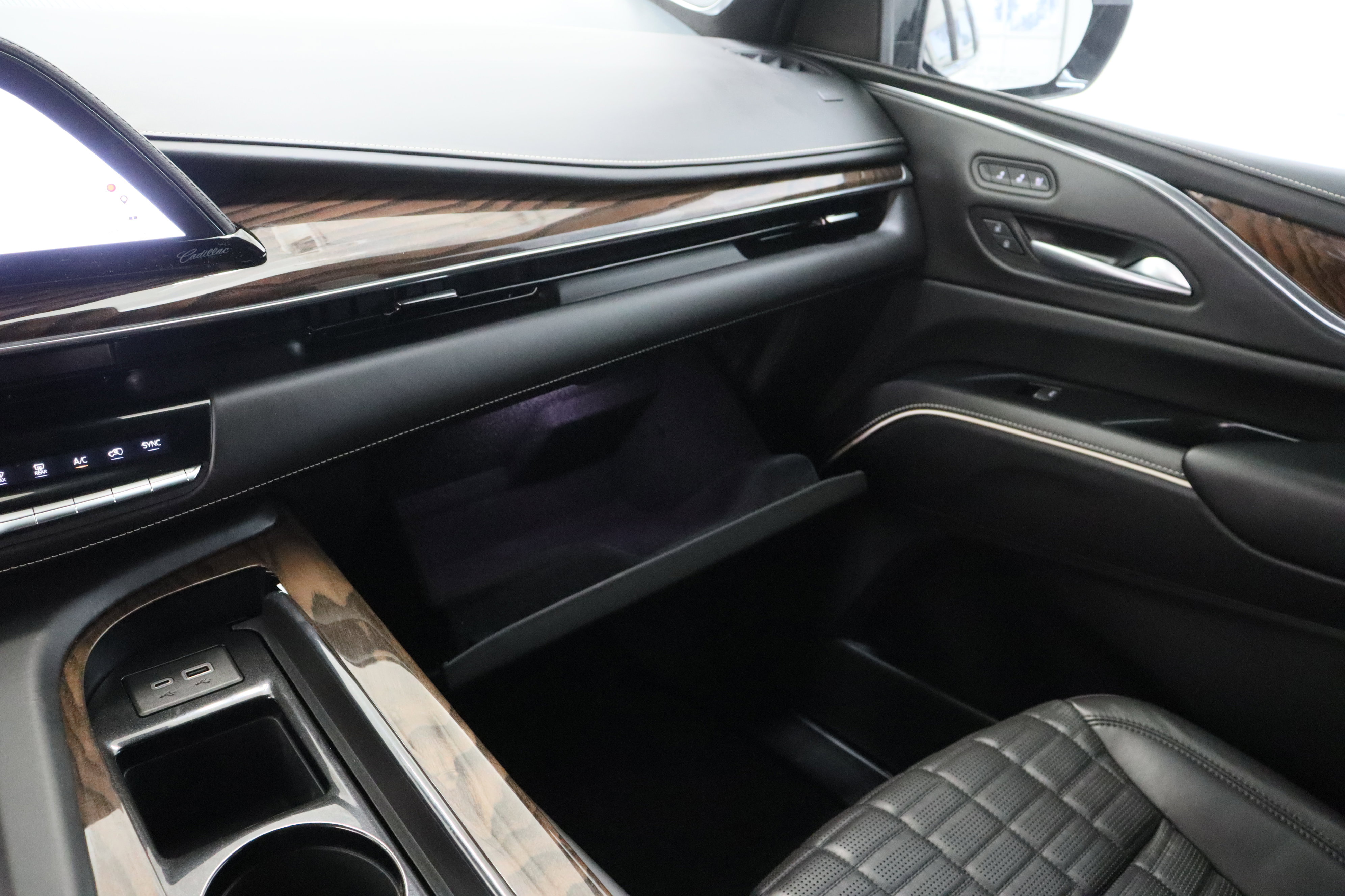 Used 2023 Cadillac Escalade Sport Platinum w/ LPO, ONYX Package AWD/4WD image 25