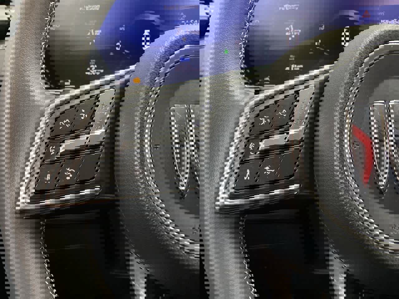 Used 2025 Buick Envision Sport Touring image 21