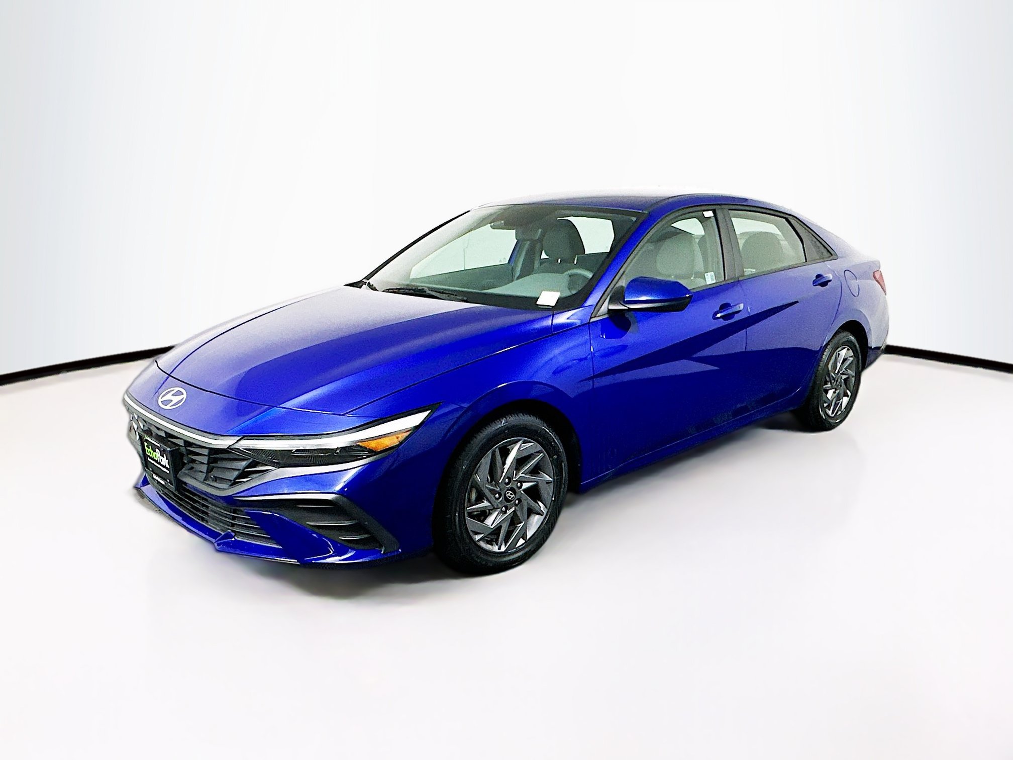 Used 2024 Hyundai Elantra SEL FWD image 3