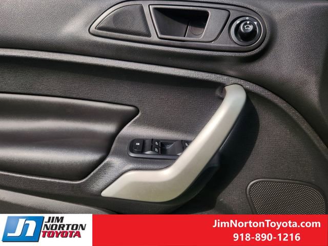 Used 2013 Ford Fiesta Titanium image 23