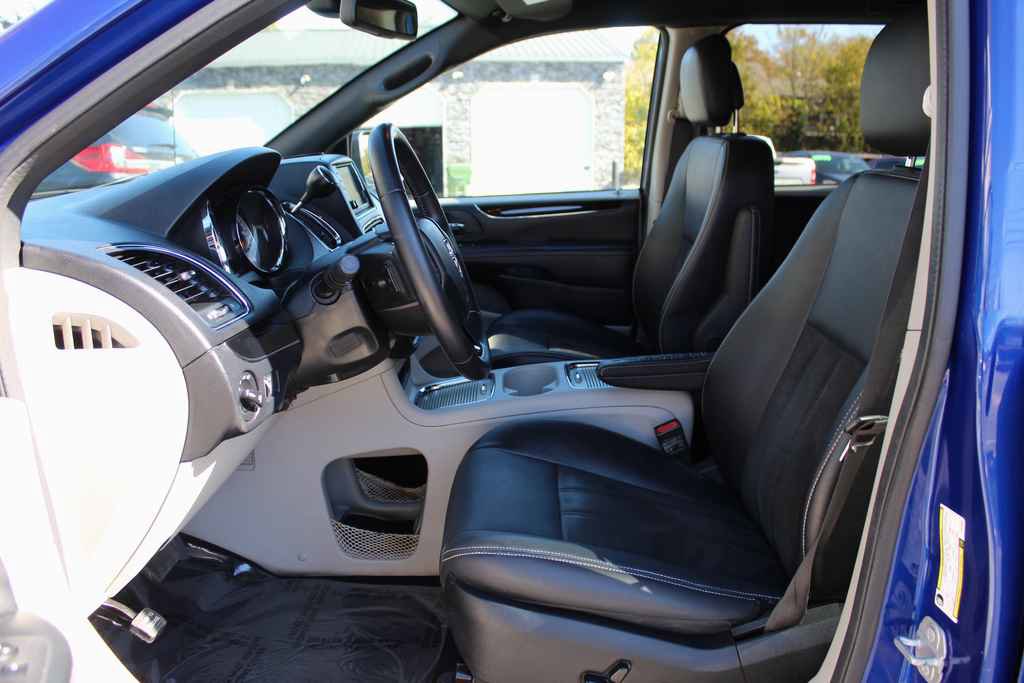 Used 2019 Dodge Grand Caravan SXT image 22
