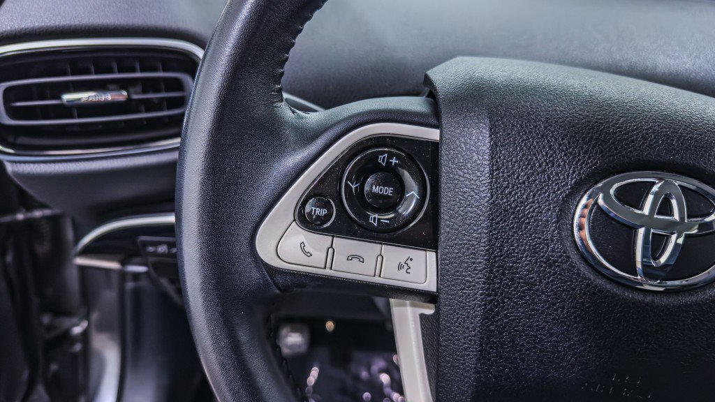 Used 2017 Toyota Prius Prime Premium image 25