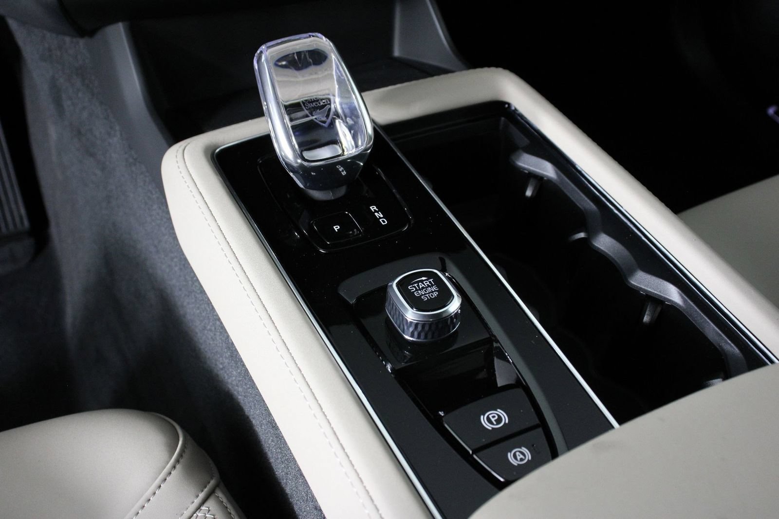 New 2026 Volvo XC90 T8 Plus w/ Protection Package Premier AWD/4WD image 7