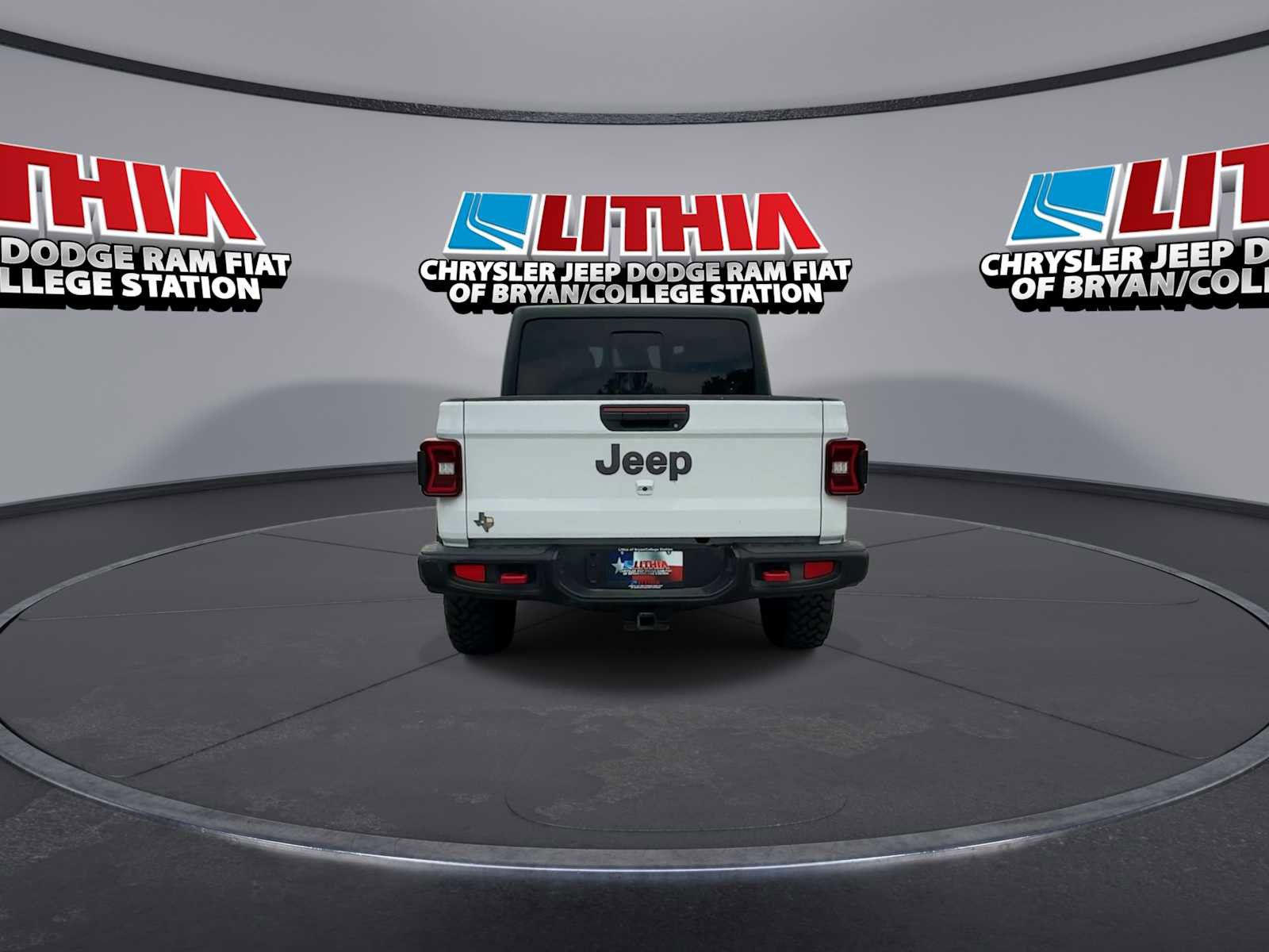 Used 2024 Jeep Gladiator Rubicon AWD/4WD image 7