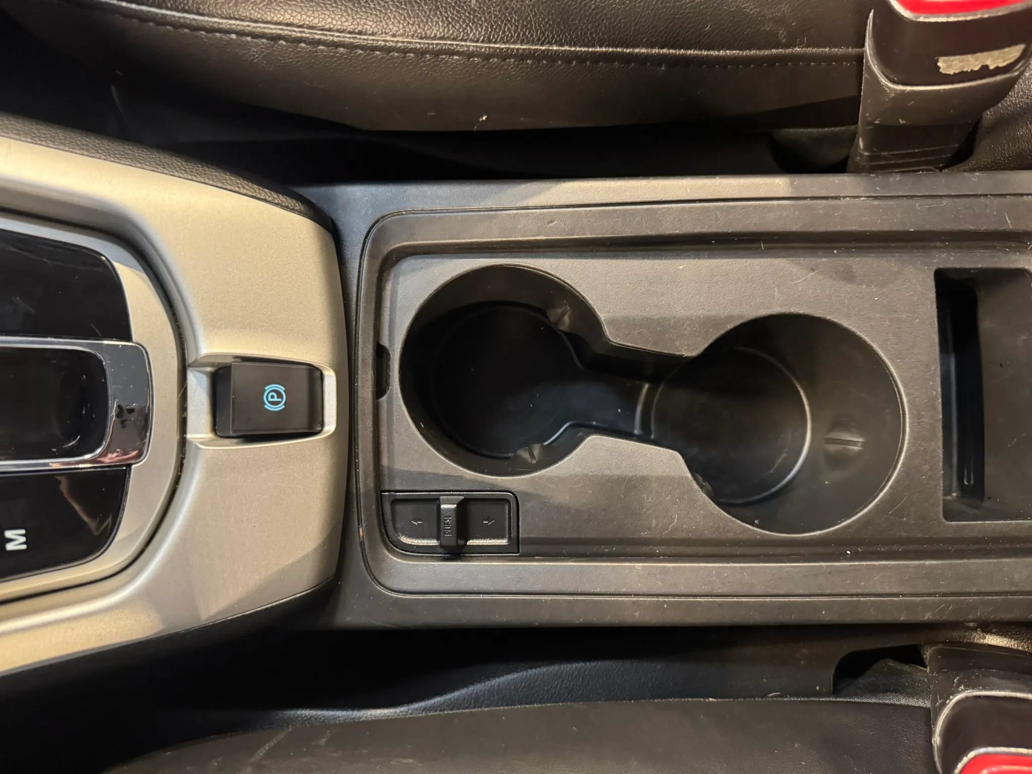 Used 2013 Chevrolet Captiva Sport LTZ FWD image 19