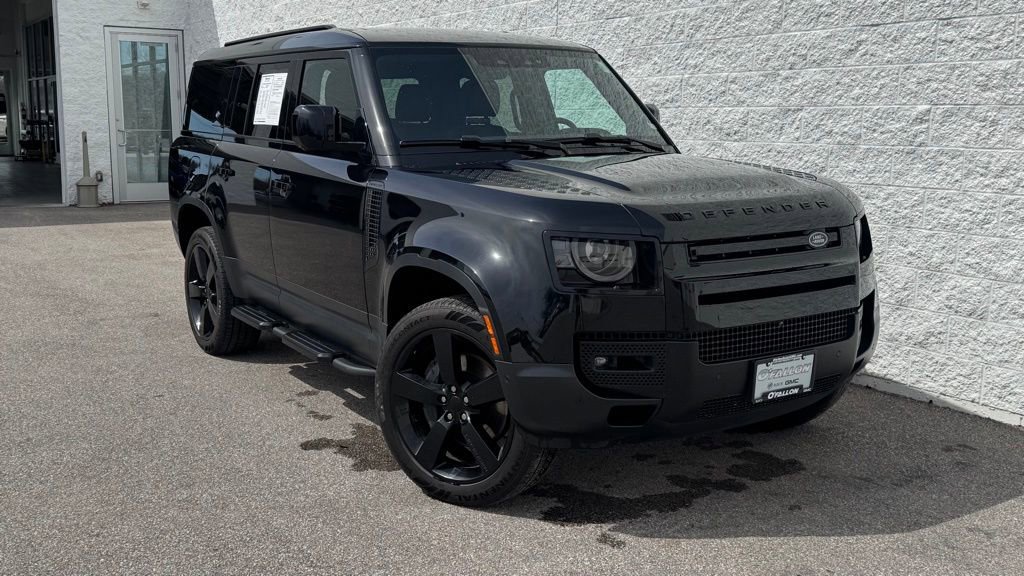 Used 2023 Land Rover Defender 130 SE image 2