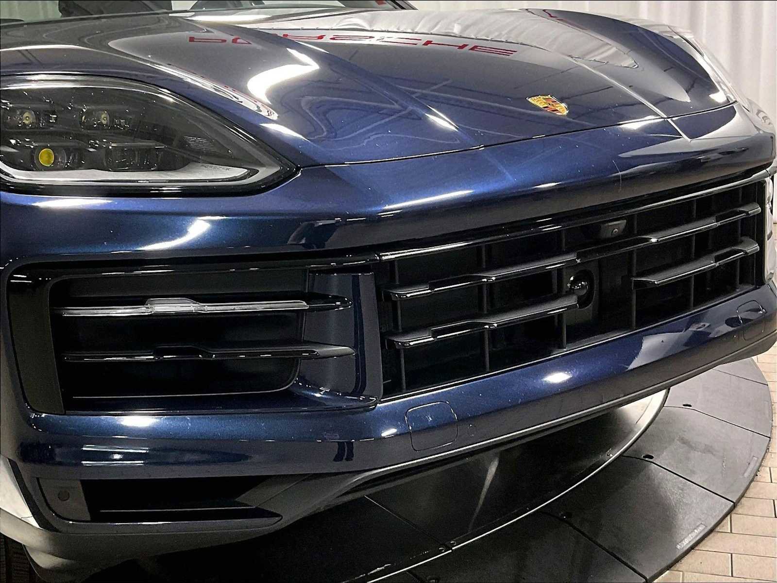 Used 2025 Porsche Cayenne Coupe image 33