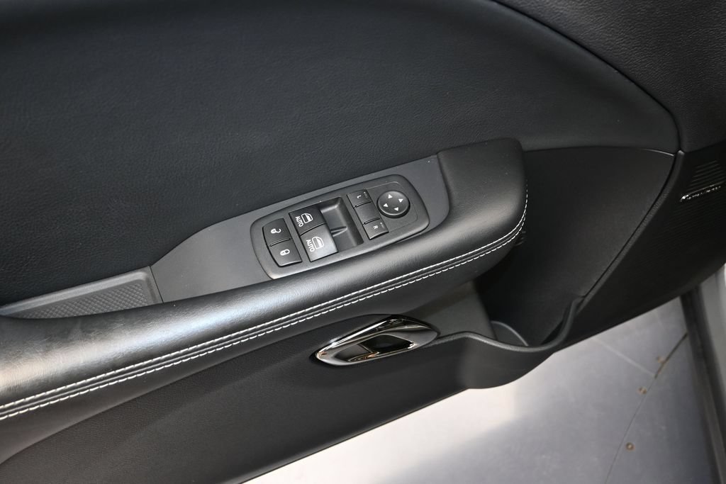 Used 2017 Dodge Challenger SRT Hellcat RWD image 11